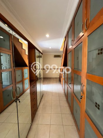 HOT DEAL! Rumah area Puri Indah, 4 KT, Area Asri, Luas 300m² LB 300m² HOT DEAL! Rumah area Puri Indah, 4 KT, Area Asri, Luas 300m² LB 300m²