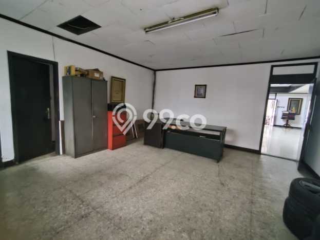 Ready to Use! Premium House LT 1039m2 Desain Modern di Warung Buncit Ready to Use! Premium House LT 1039m2 Desain Modern di Warung Buncit