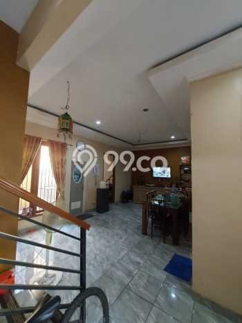Rumah Modern 5 KT di Jatiwaringin Jakarta Timur Semi Furnished Rumah Modern 5 KT di Jatiwaringin Jakarta Timur Semi Furnished