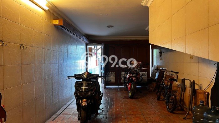 Jual Rumah Luas Elegan Dengan View Eksklusif di Taman Palem, Jakarta Barat Jual Rumah Luas Elegan Dengan View Eksklusif di Taman Palem, Jakarta Barat