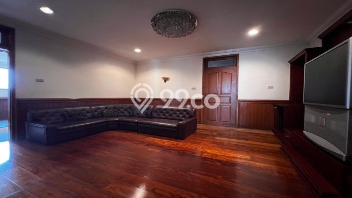 Jual Rumah Luas Elegan Dengan View Eksklusif di Taman Palem, Jakarta Barat Jual Rumah Luas Elegan Dengan View Eksklusif di Taman Palem, Jakarta Barat