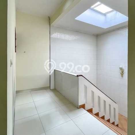 Rumah Berkualitas Taman Meruya, Jakarta Barat, Luas 150m² LB 220m² Rumah Berkualitas Taman Meruya, Jakarta Barat, Luas 150m² LB 220m²