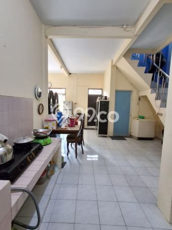 Dijual Hunian Rumah Terawat 6 Kamar di Jatiwaringin, Bekasi Dijual Hunian Rumah Terawat 6 Kamar di Jatiwaringin, Bekasi