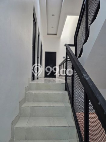 Hunian Cantik Modern Lb 180m2 di Matraman, Jakarta Timur Hunian Cantik Modern Lb 180m2 di Matraman, Jakarta Timur