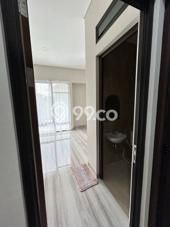 Rumah Mewah LB 159m2 Siap Huni Desain Elegan di Pondok Kelapa, Jakarta Timur Rumah Mewah LB 159m2 Siap Huni Desain Elegan di Pondok Kelapa, Jakarta Timur