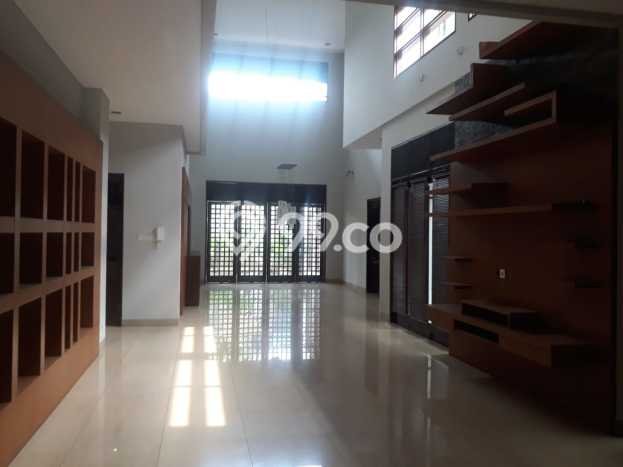 Ready to Use! Premium House LT 515m2 Desain Elegan di MT Haryono Ready to Use! Premium House LT 515m2 Desain Elegan di MT Haryono