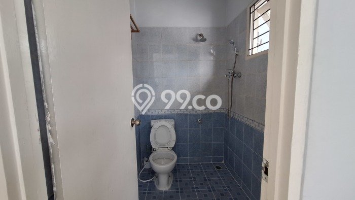 LOKASI STRATEGIS! Rumah di , Akses ke Stasiun, 2 KM, LT 100m2m² LB 120m2m² LOKASI STRATEGIS! Rumah di , Akses ke Stasiun, 2 KM, LT 100m2m² LB 120m2m²