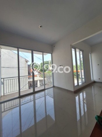 DIJUAL CEPAT! Rumah Ready Stock Lokasi Premium Ciputat, Luas 60m² Bangunan 70m² DIJUAL CEPAT! Rumah Ready Stock Lokasi Premium Ciputat, Luas 60m² Bangunan 70m²