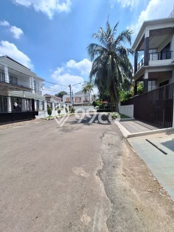 INVESTASI CERDAS! Rumah Exclusive Sektor 9-Bintaro, Tangerang Selatan, Luas Tanah 241m² LB 300m² INVESTASI CERDAS! Rumah Exclusive Sektor 9-Bintaro, Tangerang Selatan, Luas Tanah 241m² LB 300m²