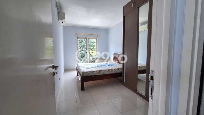 LOKASI STRATEGIS! Rumah di , Akses ke Stasiun, 2 KM, LT 100m2m² LB 120m2m² LOKASI STRATEGIS! Rumah di , Akses ke Stasiun, 2 KM, LT 100m2m² LB 120m2m²