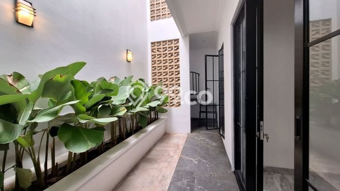 Dijual Rumah Mewah Elegan Dengan View Eksklusif di Sektor 9-Bintaro, Tangerang Selatan Dijual Rumah Mewah Elegan Dengan View Eksklusif di Sektor 9-Bintaro, Tangerang Selatan