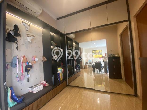 Rumah Modern 4 Kamar Terawat di Bintaro, Dekat Sekolah, Tangerang Selatan Rumah Modern 4 Kamar Terawat di Bintaro, Dekat Sekolah, Tangerang Selatan