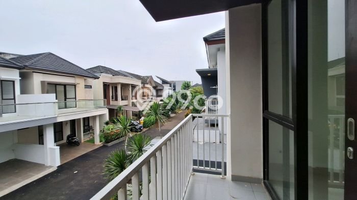 Hunian Mewah LB 250m2 Siap Huni Desain Elegan di Bintaro, Tangerang Selatan Hunian Mewah LB 250m2 Siap Huni Desain Elegan di Bintaro, Tangerang Selatan