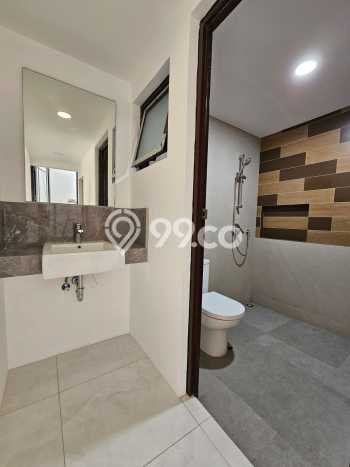 Rumah Elit Modern Tanpa Renovasi di Meruya Jakarta Barat Rumah Elit Modern Tanpa Renovasi di Meruya Jakarta Barat