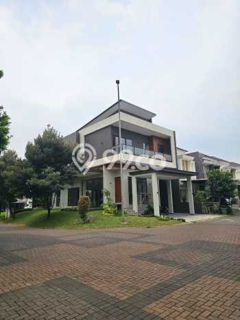 Rumah Elit LB 428m2 Siap Huni Desain Elegan di BSD Green Wich, Tangerang Rumah Elit LB 428m2 Siap Huni Desain Elegan di BSD Green Wich, Tangerang