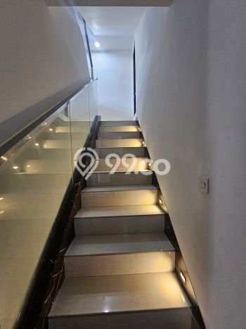 Jarang Ada! Rumah Kontrakan 4 Kamar Bagus Siap Huni BSD City Jarang Ada! Rumah Kontrakan 4 Kamar Bagus Siap Huni BSD City