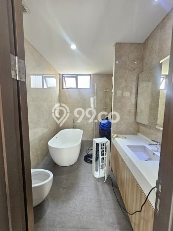 Jarang Ada! Rumah Kontrakan 4 Kamar Bagus Siap Huni BSD City Jarang Ada! Rumah Kontrakan 4 Kamar Bagus Siap Huni BSD City