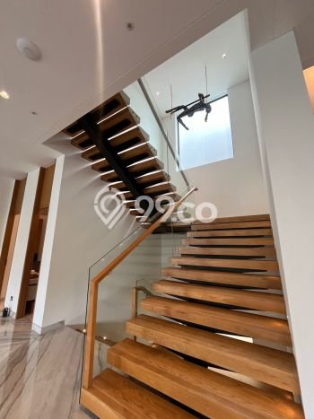Hunian Mewah Siap Huni LT 551m2 di BSD, Tangerang Selatan Hunian Mewah Siap Huni LT 551m2 di BSD, Tangerang Selatan
