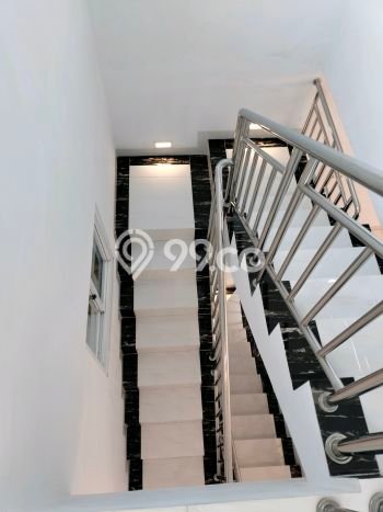 Dijual Rumah 4 Kamar Lokasi Ideal Bagus dan Strategis di Kemayoran Dijual Rumah 4 Kamar Lokasi Ideal Bagus dan Strategis di Kemayoran