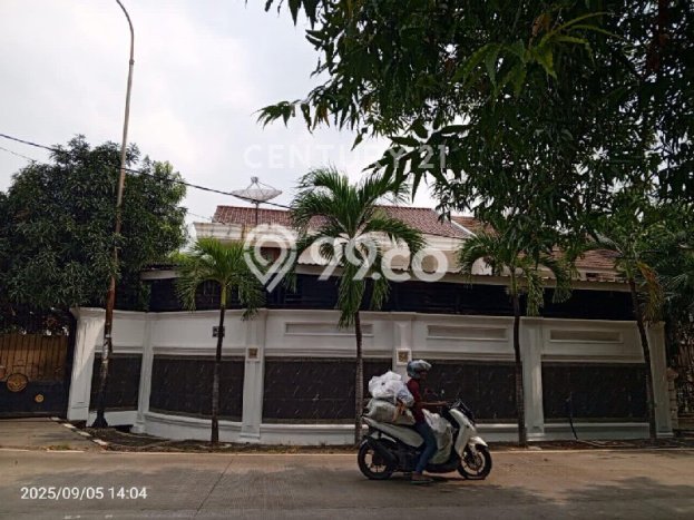 Hunian Mewah LB 400m2 Siap Huni Desain Elegan di Pulomas, Jakarta Timur Hunian Mewah LB 400m2 Siap Huni Desain Elegan di Pulomas, Jakarta Timur
