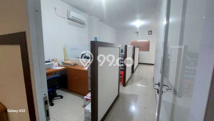 Unit Ruko disewakan di Cengkareng Jakarta Barat dengan LT 67m2 / LB 239m2 Unit Ruko disewakan di Cengkareng Jakarta Barat dengan LT 67m2 / LB 239m2