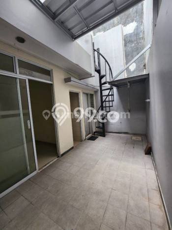 Disewakan Hunian Konsep Modern di Cipondoh Tangerang dengan 3 KT Disewakan Hunian Konsep Modern di Cipondoh Tangerang dengan 3 KT