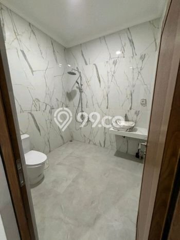 Dijual Hunian Rumah Terawat 5 KT di Cibubur, Depok Dijual Hunian Rumah Terawat 5 KT di Cibubur, Depok