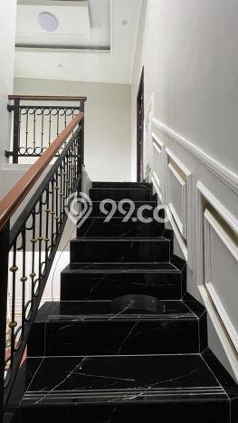 Rumah Strategis Modern Lb 160m2 di Cipayung, Depok Rumah Strategis Modern Lb 160m2 di Cipayung, Depok