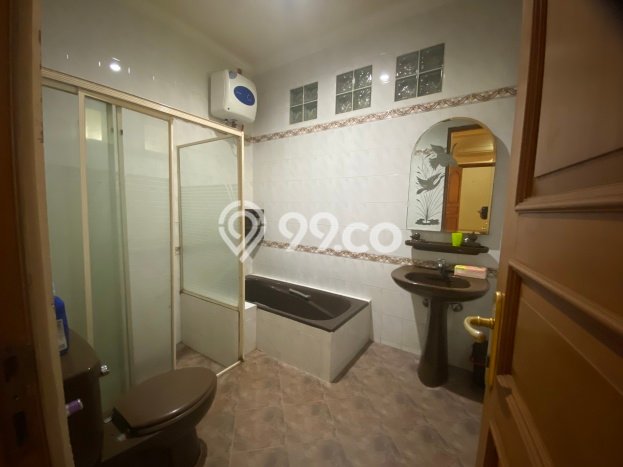 Siap Huni Rumah Mewah 10 Kamar di Tebet Dekat ke Mana Pun Siap Huni Rumah Mewah 10 Kamar di Tebet Dekat ke Mana Pun