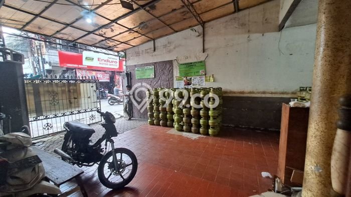 Ready to Use! Premium House LT 270m2 Desain Elegan di Pisangan Lama Ready to Use! Premium House LT 270m2 Desain Elegan di Pisangan Lama