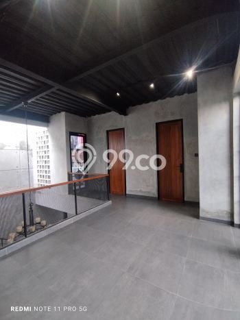 Rumah Luxury Modern Tanpa Renovasi di Joglo Jakarta Barat Rumah Luxury Modern Tanpa Renovasi di Joglo Jakarta Barat