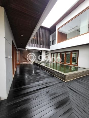 Rumah Luxury Modern Tanpa Renovasi di Pondok Indah Jakarta Selatan Rumah Luxury Modern Tanpa Renovasi di Pondok Indah Jakarta Selatan