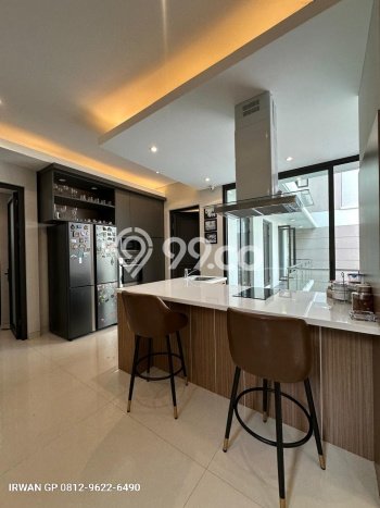 Ready to Use! Premium House LT 364m2 Desain Elegan di Mega Kuningan Ready to Use! Premium House LT 364m2 Desain Elegan di Mega Kuningan