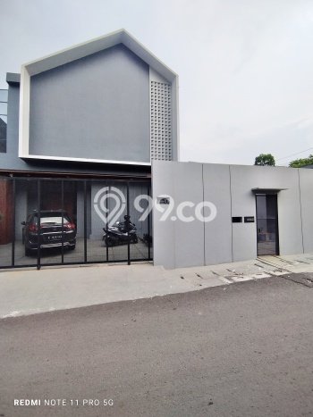 Rumah Luxury Modern Tanpa Renovasi di Joglo Jakarta Barat Rumah Luxury Modern Tanpa Renovasi di Joglo Jakarta Barat