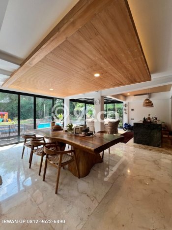 Jual Rumah Luas Elegan Dengan View Eksklusif di Bintaro, Jakarta Selatan Jual Rumah Luas Elegan Dengan View Eksklusif di Bintaro, Jakarta Selatan