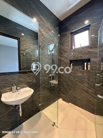 Ready to Use! Premium House LT 364m2 Desain Elegan di Mega Kuningan Ready to Use! Premium House LT 364m2 Desain Elegan di Mega Kuningan