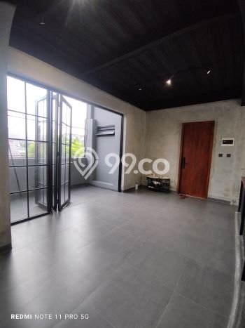 Rumah Luxury Modern Tanpa Renovasi di Joglo Jakarta Barat Rumah Luxury Modern Tanpa Renovasi di Joglo Jakarta Barat