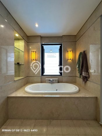 Ready to Use! Premium House LT 364m2 Desain Elegan di Mega Kuningan Ready to Use! Premium House LT 364m2 Desain Elegan di Mega Kuningan
