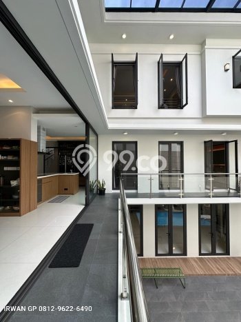 Ready to Use! Premium House LT 364m2 Desain Elegan di Mega Kuningan Ready to Use! Premium House LT 364m2 Desain Elegan di Mega Kuningan