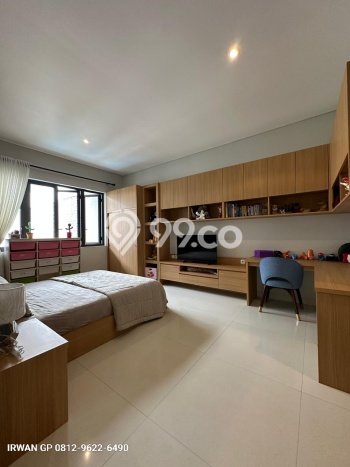 Ready to Use! Premium House LT 364m2 Desain Elegan di Mega Kuningan Ready to Use! Premium House LT 364m2 Desain Elegan di Mega Kuningan