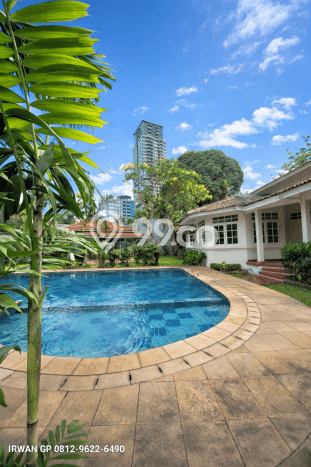 Ready to Use! Luxury House LT 1816m2 Desain Elegan di Menteng Dalam Ready to Use! Luxury House LT 1816m2 Desain Elegan di Menteng Dalam