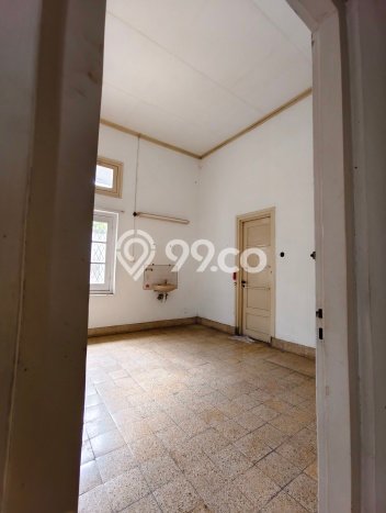 Lokasi strategis! Rumah siap huni disewakan di Klojen LB 235m2 Lokasi strategis! Rumah siap huni disewakan di Klojen LB 235m2