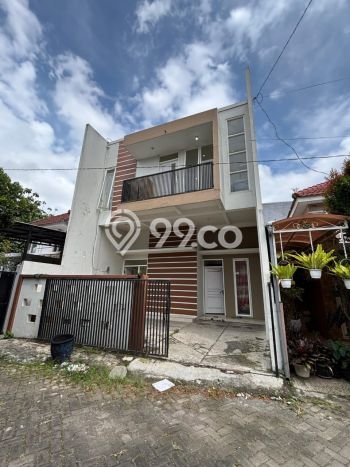 Unit Kost Dijual di Lowokwaru dengan 10 Kamar Tidur & Luas Bangunan 180m2 Unit Kost Dijual di Lowokwaru dengan 10 Kamar Tidur & Luas Bangunan 180m2