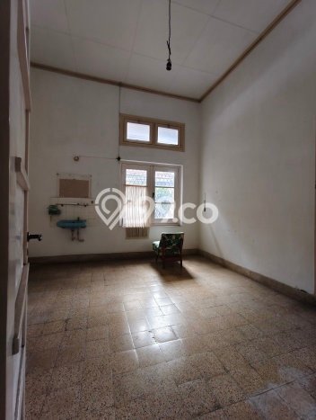 Lokasi strategis! Rumah siap huni disewakan di Klojen LB 235m2 Lokasi strategis! Rumah siap huni disewakan di Klojen LB 235m2
