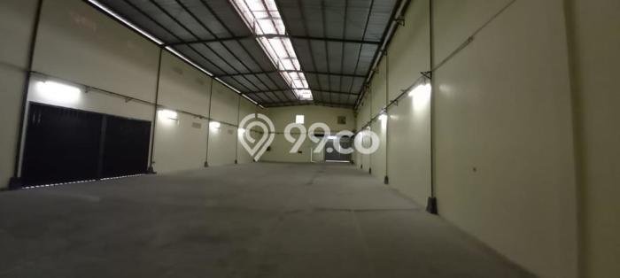 Disewakan Gudang di Kawasan Ramai BSD Luas 876m2 Disewakan Gudang di Kawasan Ramai BSD Luas 876m2