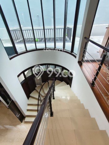 Rumah Kondisi Baik Disewakan di Pondok Indah, Jakarta Selatan LT 633m2, LB 650m2 Rumah Kondisi Baik Disewakan di Pondok Indah, Jakarta Selatan LT 633m2, LB 650m2