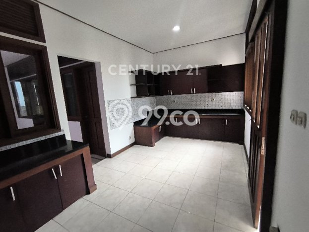 Lokasi strategis! Rumah siap huni disewakan di Batununggal LB 400m2 Lokasi strategis! Rumah siap huni disewakan di Batununggal LB 400m2