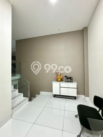 For Sale! Premium House LT 180m2 Desain Elegan di Pantai Indah Kapuk For Sale! Premium House LT 180m2 Desain Elegan di Pantai Indah Kapuk