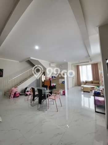 Rumah Mewah LB 200m2 Siap Pakai Desain Elegan di Bintaro, Tangerang Selatan Rumah Mewah LB 200m2 Siap Pakai Desain Elegan di Bintaro, Tangerang Selatan