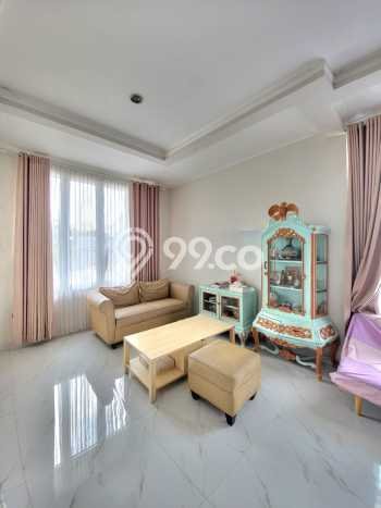 Rumah Mewah LB 200m2 Siap Pakai Desain Elegan di Bintaro, Tangerang Selatan Rumah Mewah LB 200m2 Siap Pakai Desain Elegan di Bintaro, Tangerang Selatan